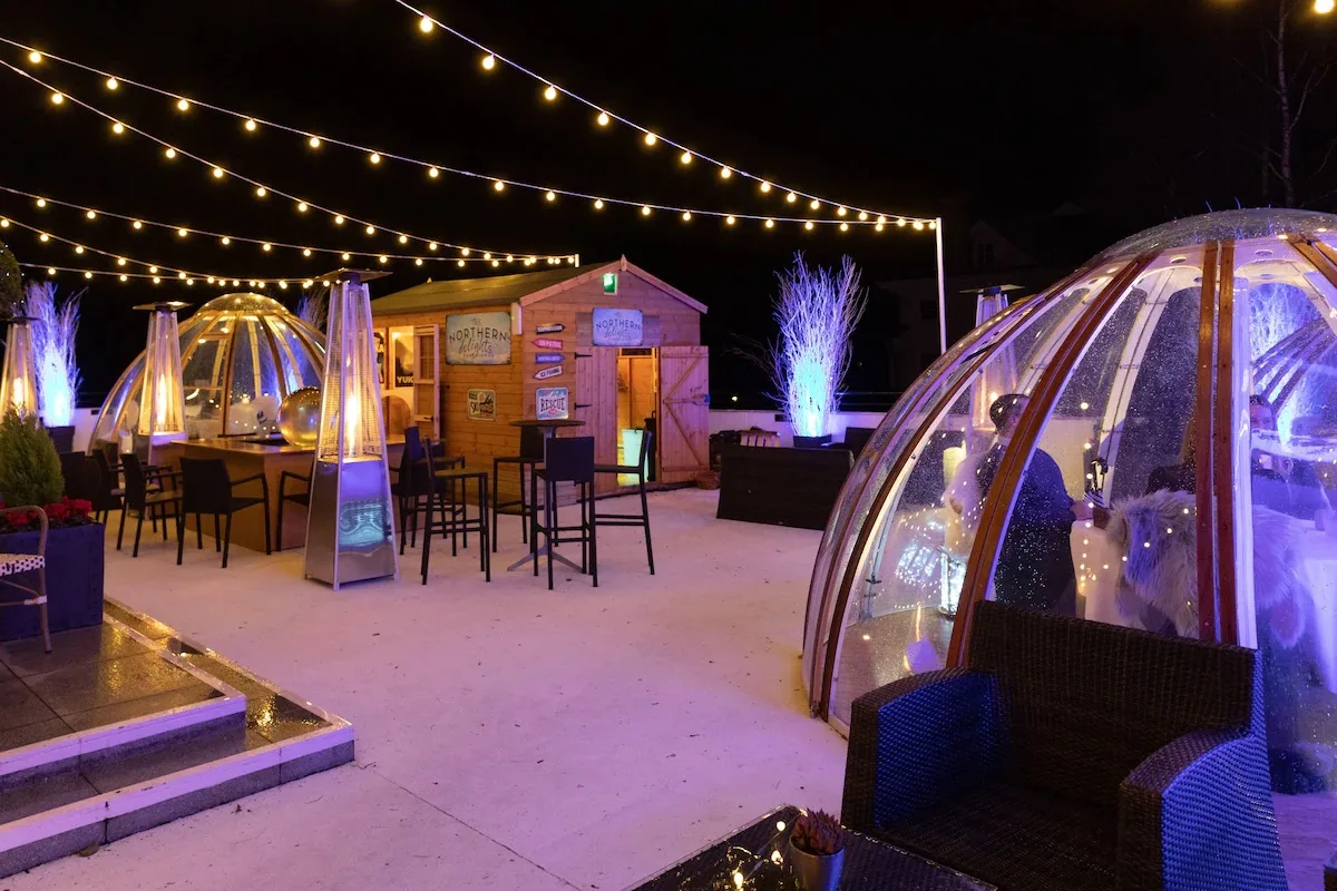 Outdoor bubble dining